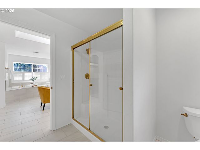 2250 RIVER HEIGHTS Cir, West Linn, OR 97068