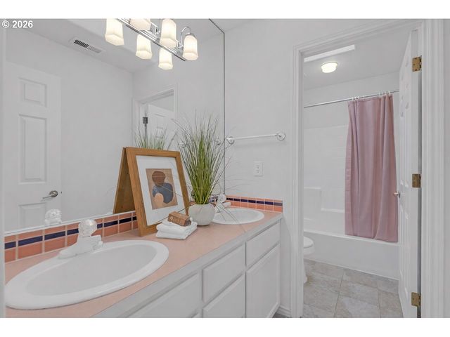 2250 RIVER HEIGHTS Cir, West Linn, OR 97068