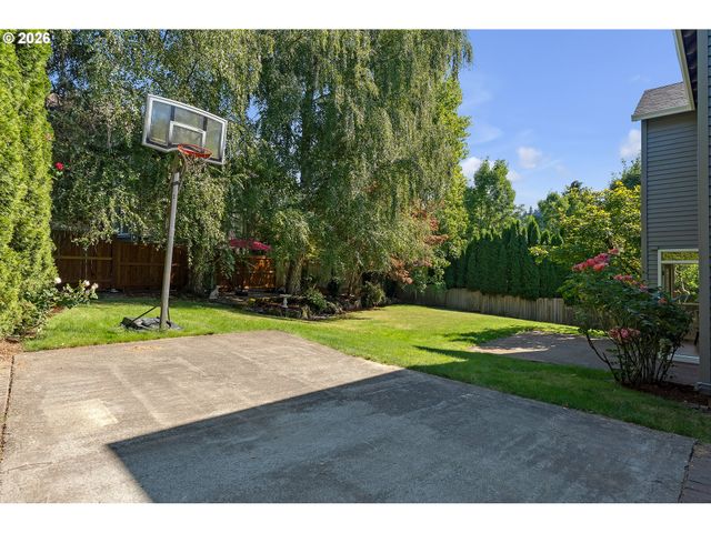 2250 RIVER HEIGHTS Cir, West Linn, OR 97068