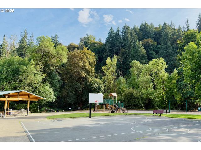 2250 RIVER HEIGHTS Cir, West Linn, OR 97068