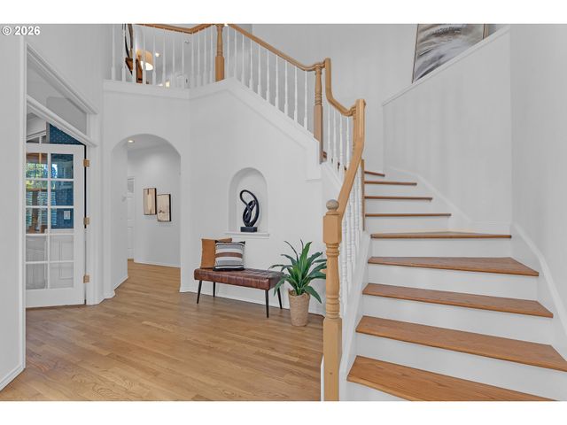 2250 RIVER HEIGHTS Cir, West Linn, OR 97068