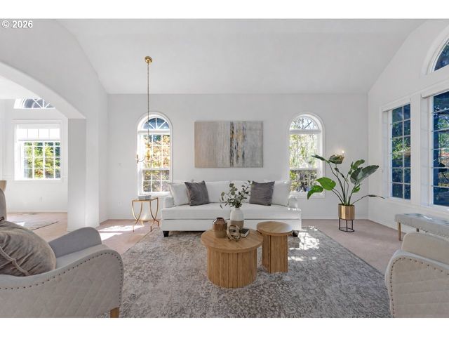 2250 RIVER HEIGHTS Cir, West Linn, OR 97068