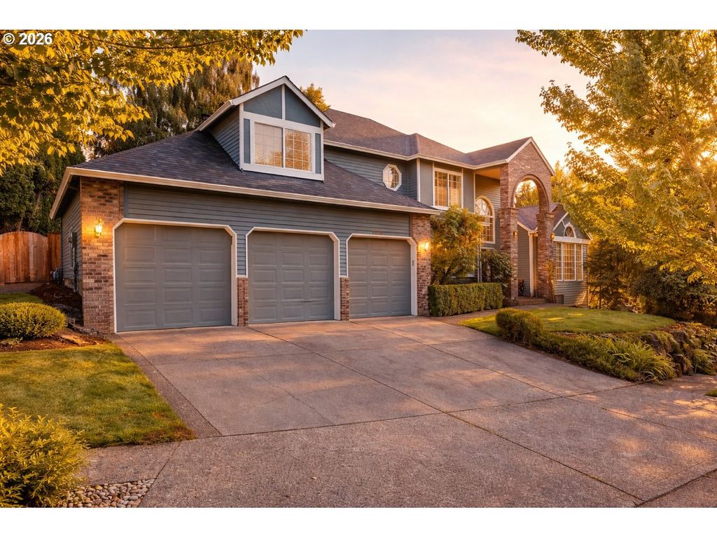 2250 RIVER HEIGHTS Cir, West Linn, OR 97068