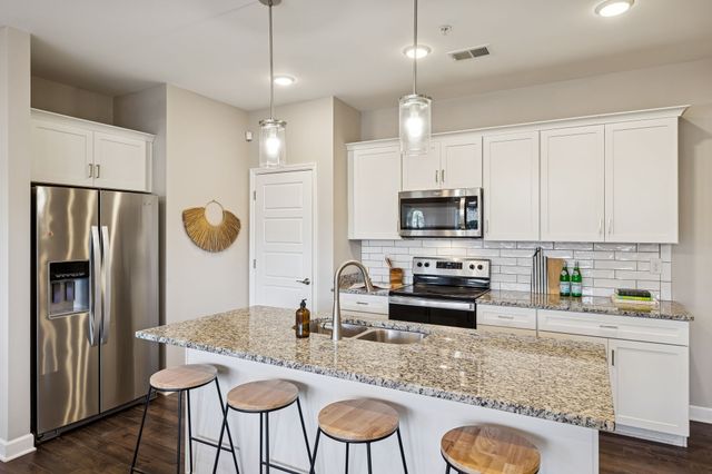 7487 Highway 70 S Apt 101, Nashville, TN 37221