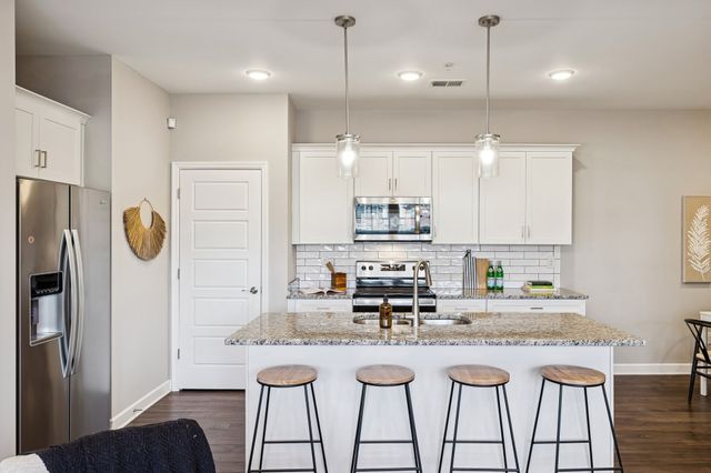 7487 Highway 70 S Apt 101, Nashville, TN 37221