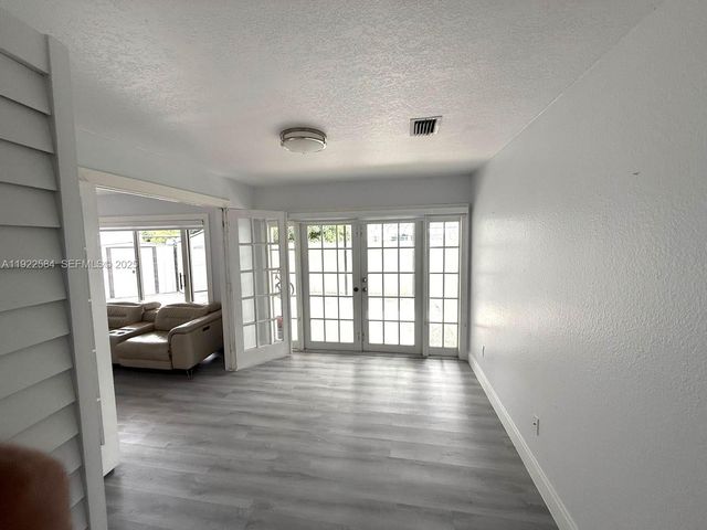 9352 SW 155th Ave, Miami, FL 33196