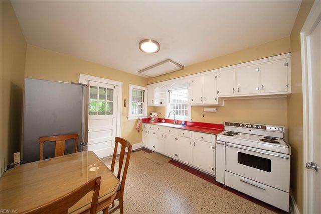 1152 Melvin DR, Portsmouth, VA 23701