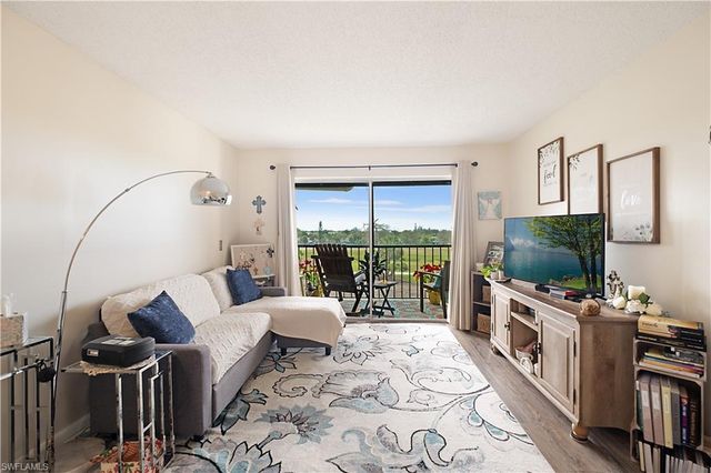 4380 27th CT SW 406, Naples, FL 34116