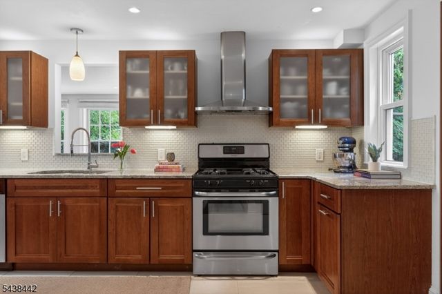 14 Gray St, Montclair Twp., NJ 07042