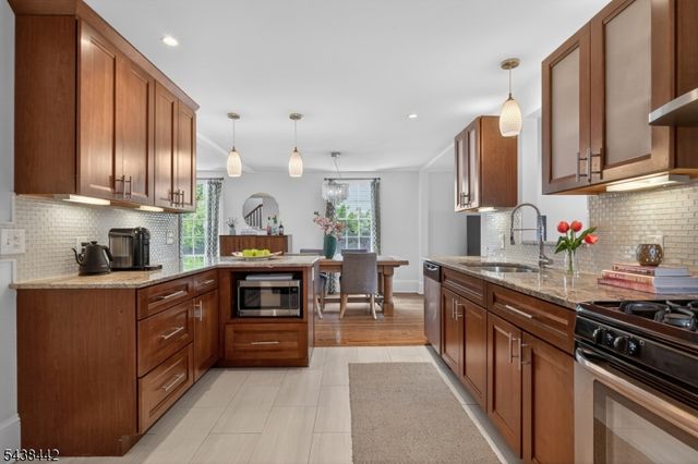 14 Gray St, Montclair Twp., NJ 07042
