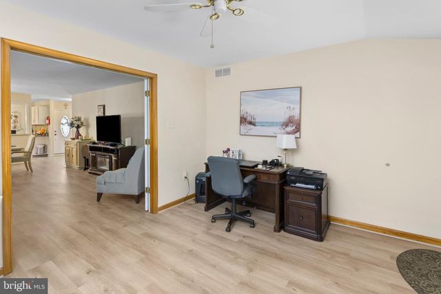 114 CANDLELIGHT CT, Columbus, NJ 08022
