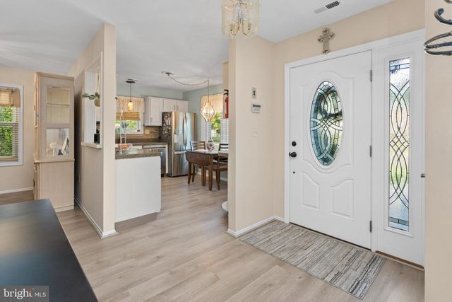 114 CANDLELIGHT CT, Columbus, NJ 08022