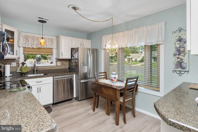 114 CANDLELIGHT CT, Columbus, NJ 08022