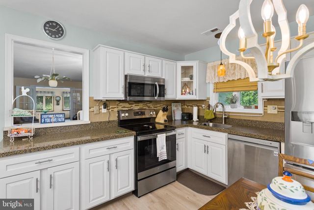 114 CANDLELIGHT CT, Columbus, NJ 08022