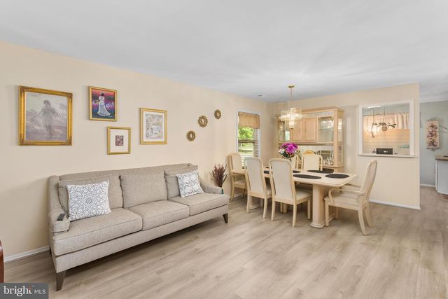 114 CANDLELIGHT CT, Columbus, NJ 08022