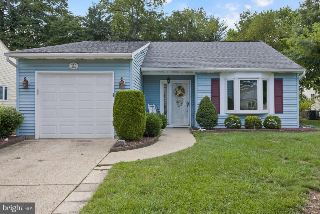 114 CANDLELIGHT CT, Columbus, NJ 08022