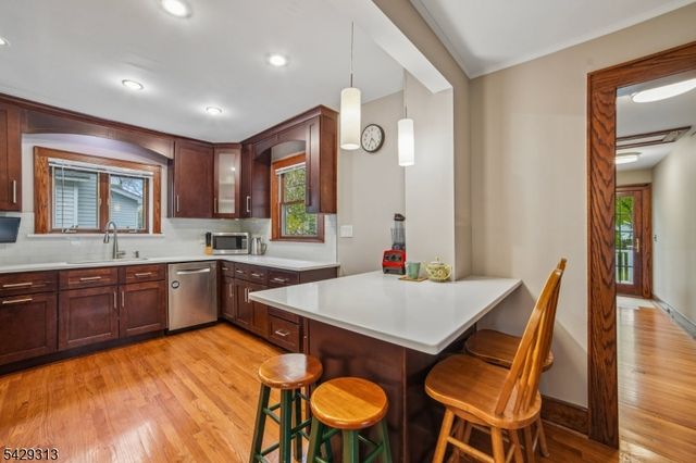 8 Brookside Pl, Livingston Twp., NJ 07039