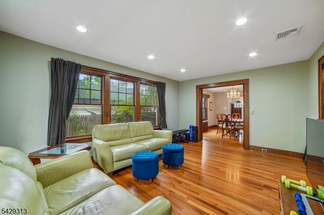 8 Brookside Pl, Livingston Twp., NJ 07039