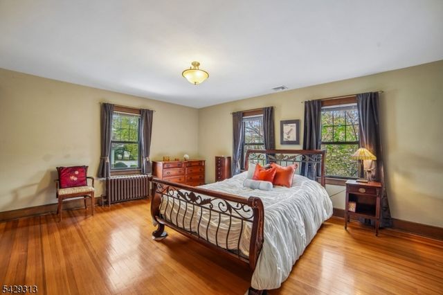8 Brookside Pl, Livingston Twp., NJ 07039