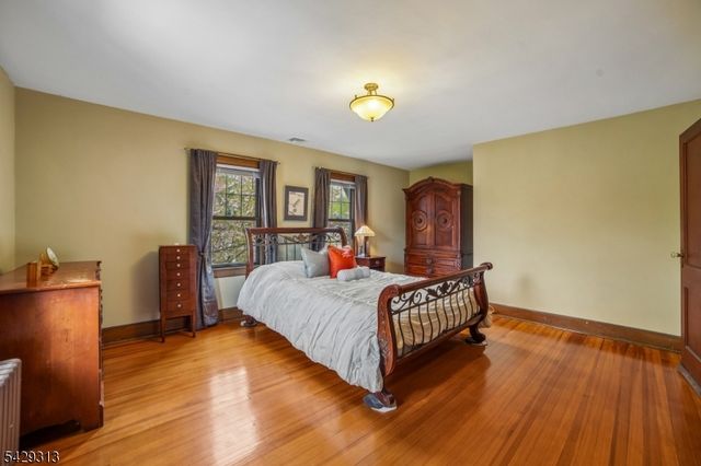 8 Brookside Pl, Livingston Twp., NJ 07039