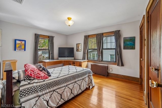 8 Brookside Pl, Livingston Twp., NJ 07039
