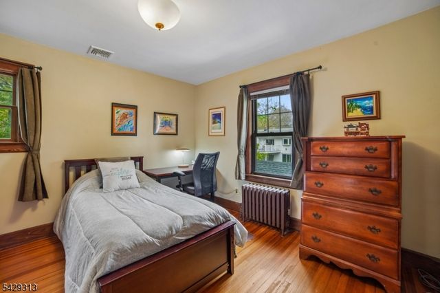 8 Brookside Pl, Livingston Twp., NJ 07039