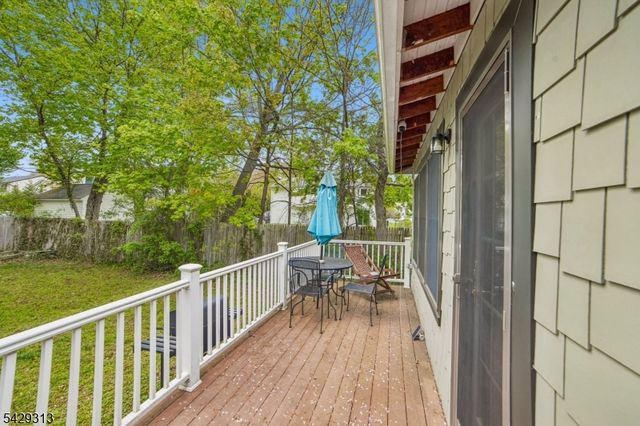8 Brookside Pl, Livingston Twp., NJ 07039