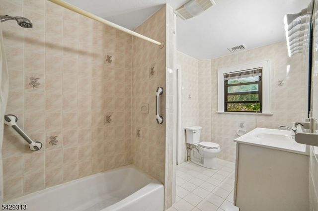8 Brookside Pl, Livingston Twp., NJ 07039