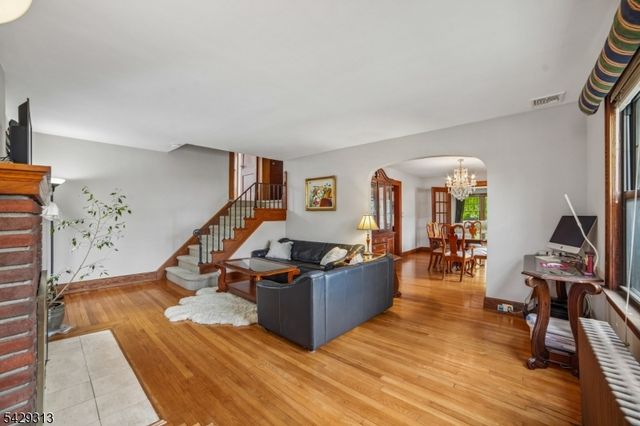 8 Brookside Pl, Livingston Twp., NJ 07039