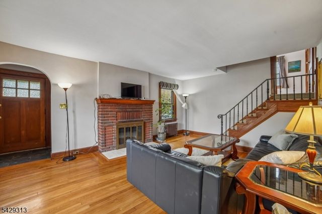 8 Brookside Pl, Livingston Twp., NJ 07039