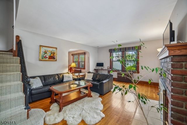 8 Brookside Pl, Livingston Twp., NJ 07039