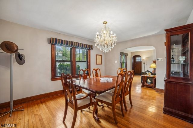 8 Brookside Pl, Livingston Twp., NJ 07039