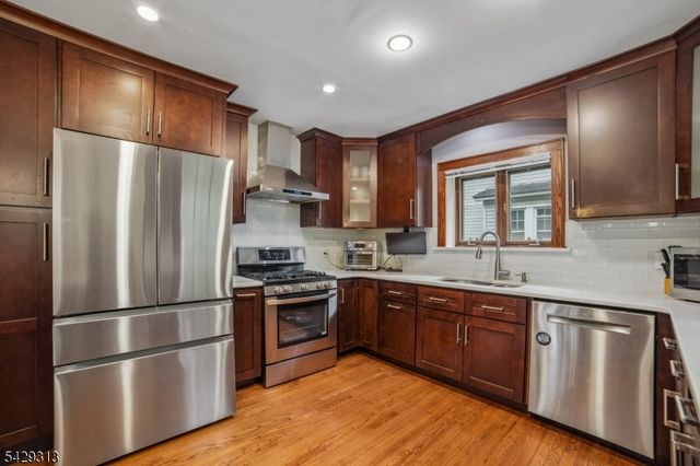8 Brookside Pl, Livingston Twp., NJ 07039