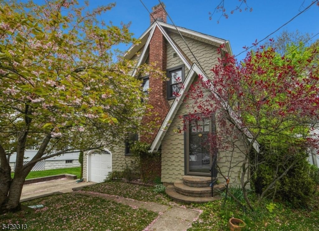 8 Brookside Pl, Livingston Twp., NJ 07039