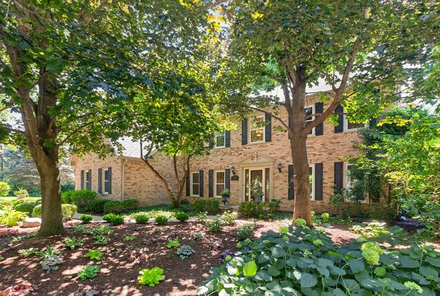 1315 Hawkins Court, St. Charles, IL 60174