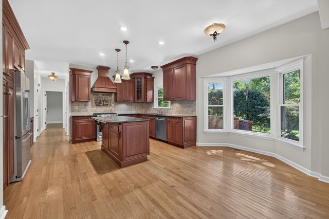 1315 Hawkins Court, St. Charles, IL 60174