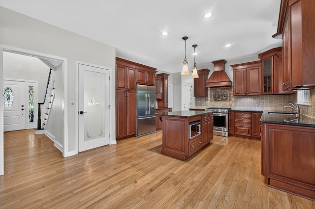 1315 Hawkins Court, St. Charles, IL 60174