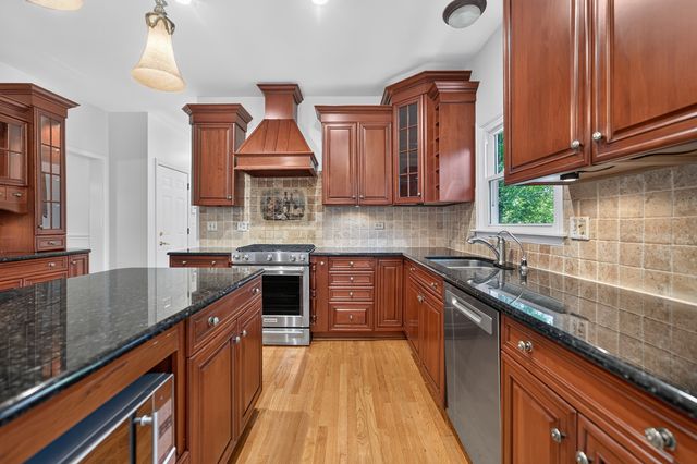 1315 Hawkins Court, St. Charles, IL 60174