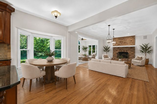 1315 Hawkins Court, St. Charles, IL 60174