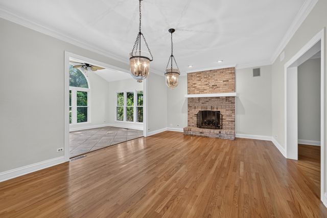 1315 Hawkins Court, St. Charles, IL 60174