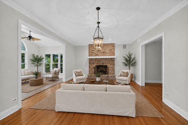 1315 Hawkins Court, St. Charles, IL 60174