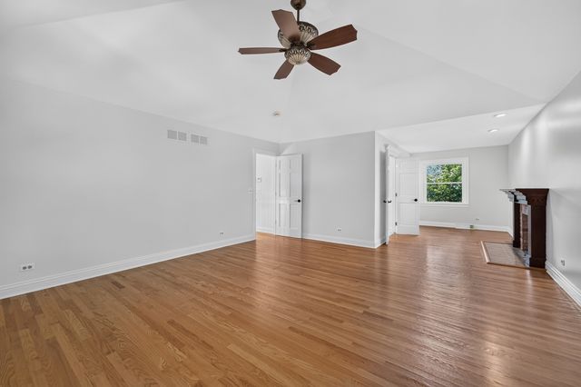 1315 Hawkins Court, St. Charles, IL 60174