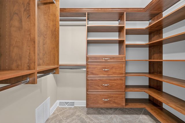 1315 Hawkins Court, St. Charles, IL 60174