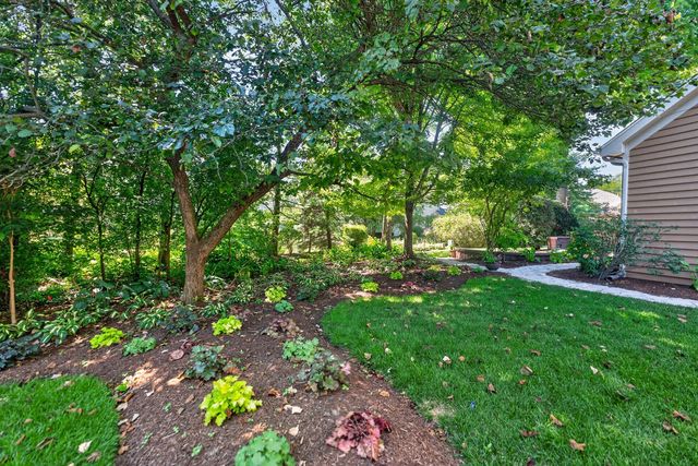 1315 Hawkins Court, St. Charles, IL 60174