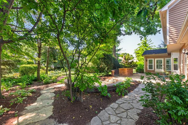 1315 Hawkins Court, St. Charles, IL 60174
