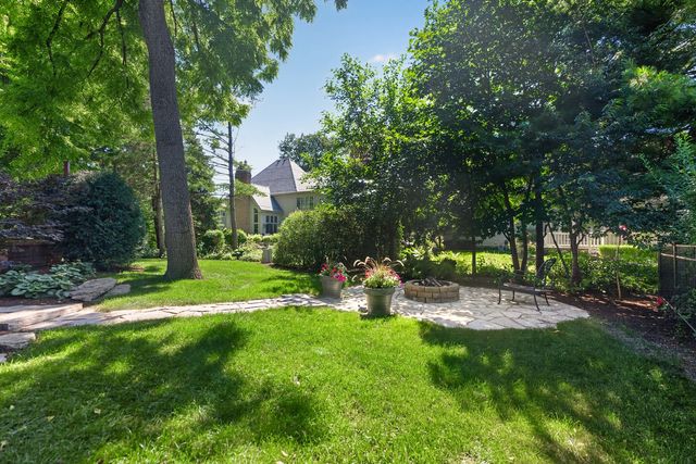 1315 Hawkins Court, St. Charles, IL 60174