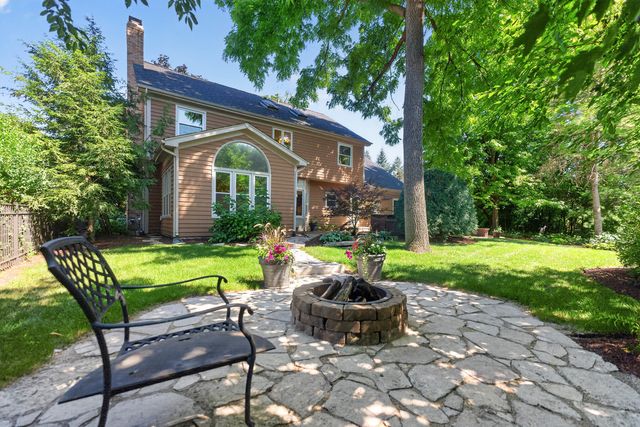 1315 Hawkins Court, St. Charles, IL 60174