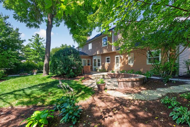1315 Hawkins Court, St. Charles, IL 60174