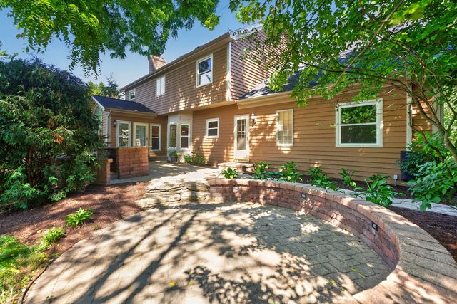 1315 Hawkins Court, St. Charles, IL 60174