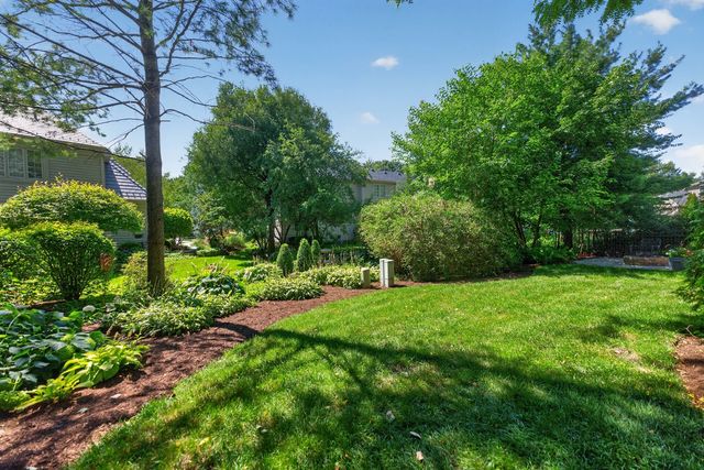 1315 Hawkins Court, St. Charles, IL 60174